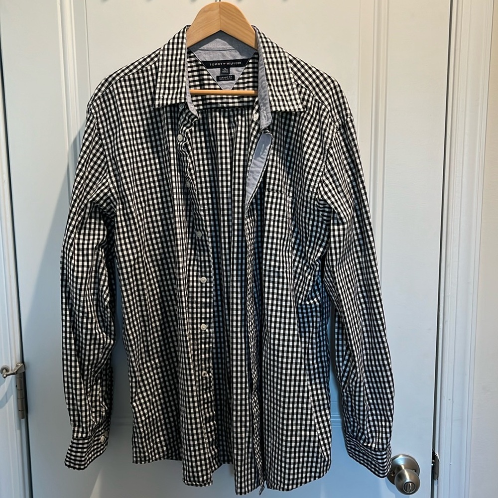 Men’s XL Tommy Hilfiger Button Down Long Sleeve Shirt